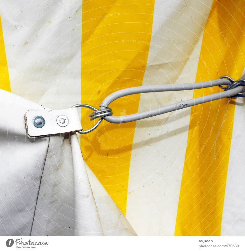 Zeltlager Jahrmarkt Zirkus Veranstaltung Show Zeltplane Zelteingang Haken Öse Metall Kunststoff authentisch fest hell stark gelb weiß Design Farbe