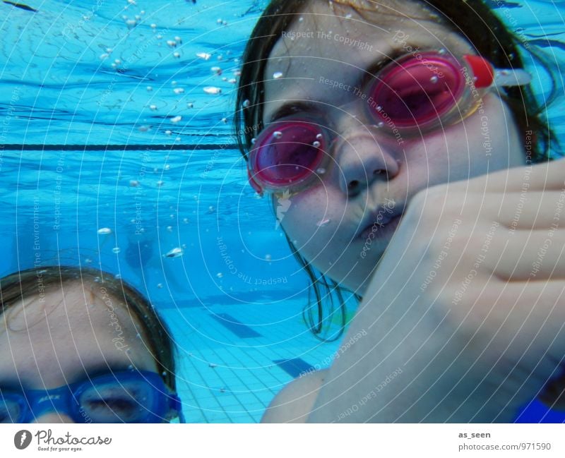 Abtauchen Ferien & Urlaub & Reisen Sommer Sommerurlaub Wassersport Sportveranstaltung Schwimmen & Baden Schwimmbad Mädchen Familie & Verwandtschaft Freundschaft