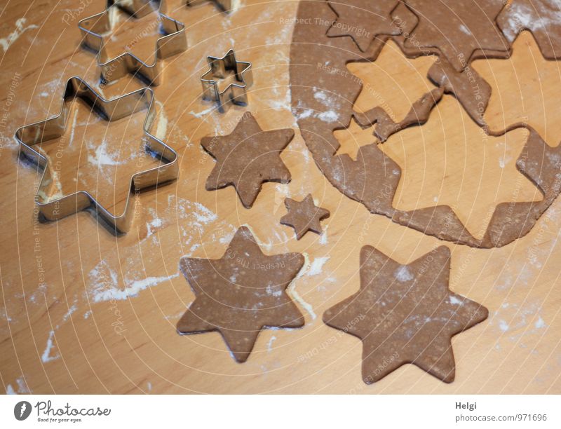 Weihnachtsbäckerei... Lebensmittel Teigwaren Backwaren Süßwaren Lebkuchen Plätzchen Mehl Ernährung Stern (Symbol) Metall Ornament liegen ästhetisch Duft frisch
