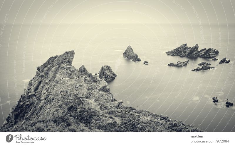 Krokant Natur Landschaft Wasser Himmel Horizont Felsen Küste Riff Meer schwarz weiß Klippe Zacken Schwarzweißfoto Außenaufnahme Menschenleer Tag