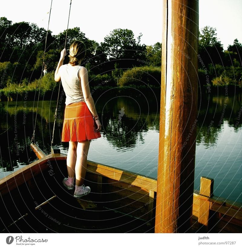 ...a pirate's life for me! Wasserfahrzeug See Meer Frau Pirat Segeln Segelboot Horizont Reflexion & Spiegelung Teich unterwegs Ferien & Urlaub & Reisen Sommer