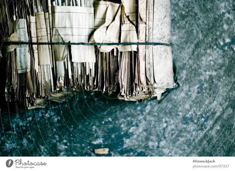 SERO Altpapier Papier Bündel Recycling umweltfreundlich gebunden Sammlung Müll Papiermüll wegwerfen Umweltschutz Dienstleistungsgewerbe Vergänglichkeit Zeitung