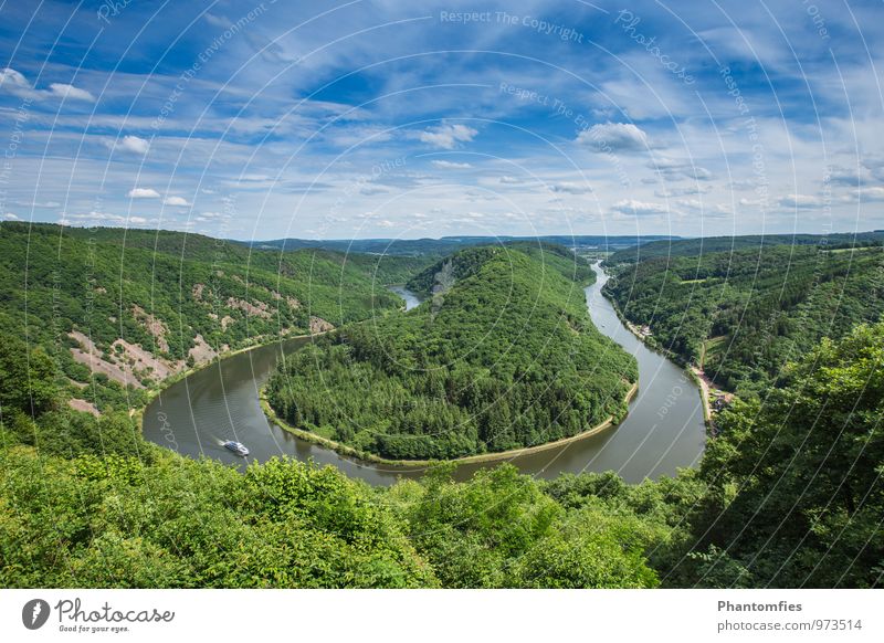Saarschleife Natur Landschaft Wasser Himmel Wolken Sommer Schönes Wetter Wald Fluss Orscholz Deutschland Sehenswürdigkeit Verkehrswege Binnenschifffahrt