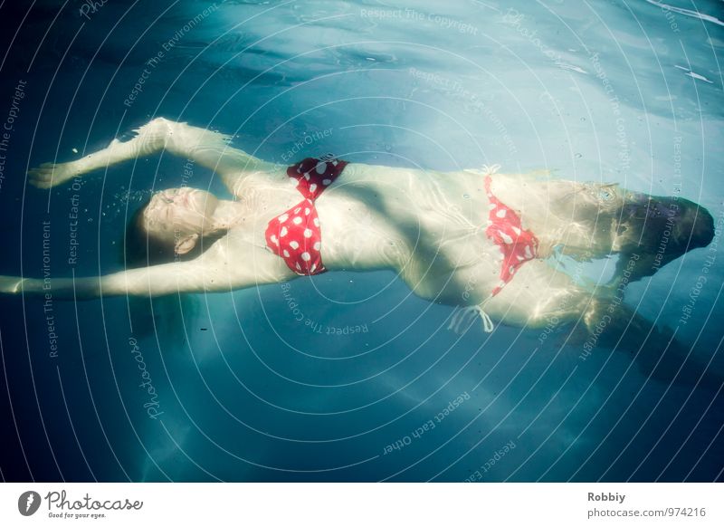 Unterwasserträume feminin Junge Frau Jugendliche 1 Mensch 13-18 Jahre Kind 18-30 Jahre Erwachsene Wasser Bikini atmen Schwimmen & Baden tauchen frisch kalt