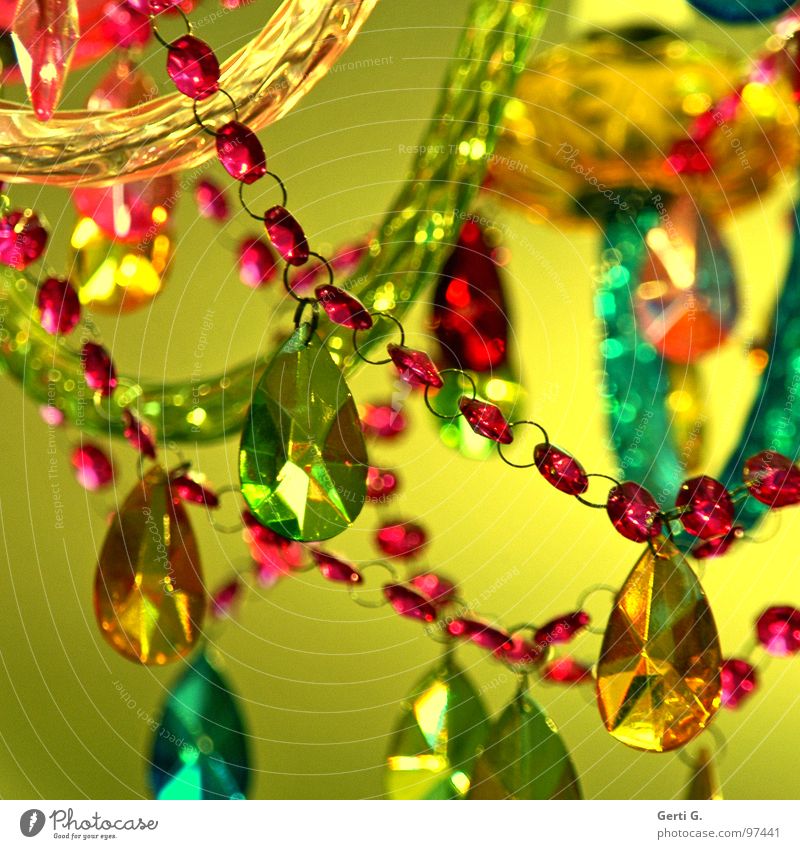 rocks Schmuck Perlenkette Lampendetail mehrfarbig Buntglas Designerleuchte gelb rot türkis grün Hängelampe Deckenlampe Deckenbeleuchtung Kunsthandwerk Acryl