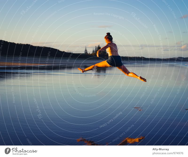 Mein erstes Foto Freude Fitness Leben Ferien & Urlaub & Reisen Sommer Sport-Training springen feminin Junge Frau Jugendliche Körper 1 Mensch 18-30 Jahre