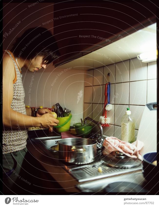 Denn Kochen sollte ein Mann können Küche kochen & garen geschnitten Topf Licht Tugend fleißig Herd & Backofen Küchenspüle Haushalt Kartoffeln Ernährung Hausmann