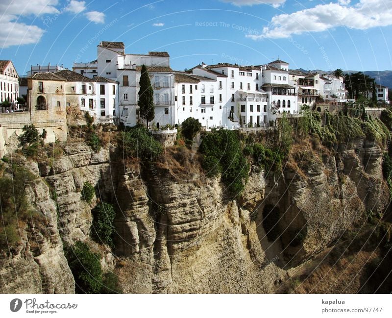 Ronda, Costa del Sol Malaga Spanien Haus Stadt Schlucht Europa Berge u. Gebirge Felsen Himmel Sonne