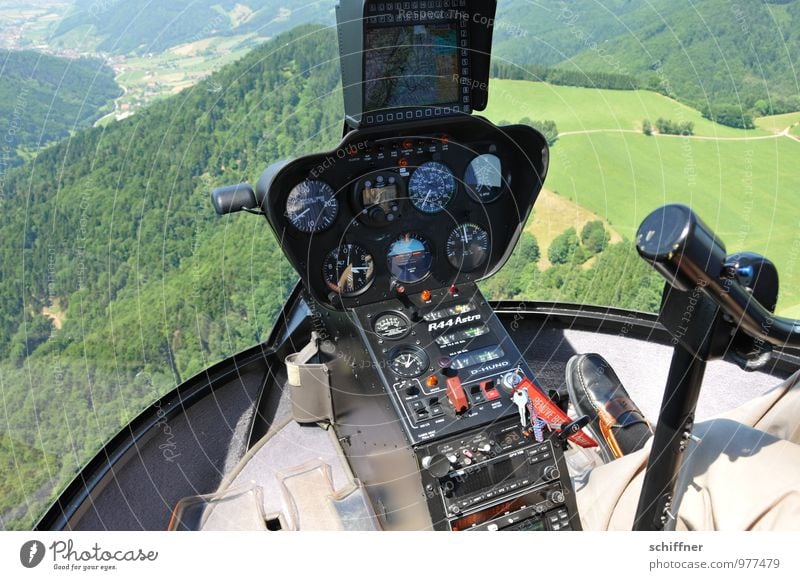 Höhenmesser Fuß Umwelt Natur Landschaft Pflanze Wiese Feld Wald Berge u. Gebirge Luftverkehr Hubschrauber Cockpit Pilot fliegen grün Messinstrument Anzeige