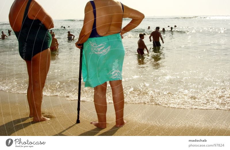 WO HAB ICH NUR MEINEN KOPF GELASSEN?! Senior Frau Ferien & Urlaub & Reisen Strand Meer Erholung Wellness Bikini Portugal Süden dick Badeanzug dünn mollig rund