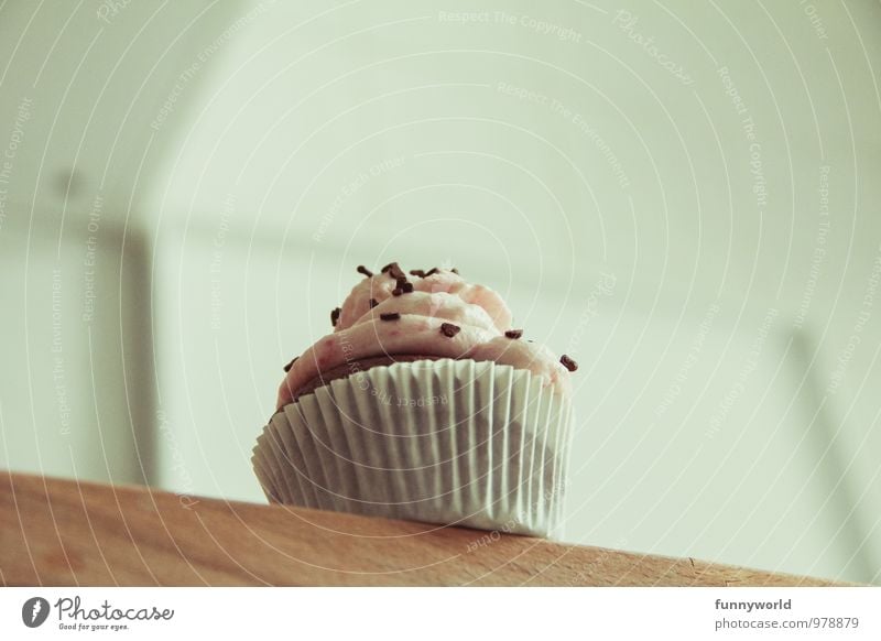 Versuchung. Teigwaren Backwaren Kuchen Süßwaren Muffin Cupcake Ernährung Laster Selbstbeherrschung diszipliniert Ausdauer standhaft Völlerei gefräßig