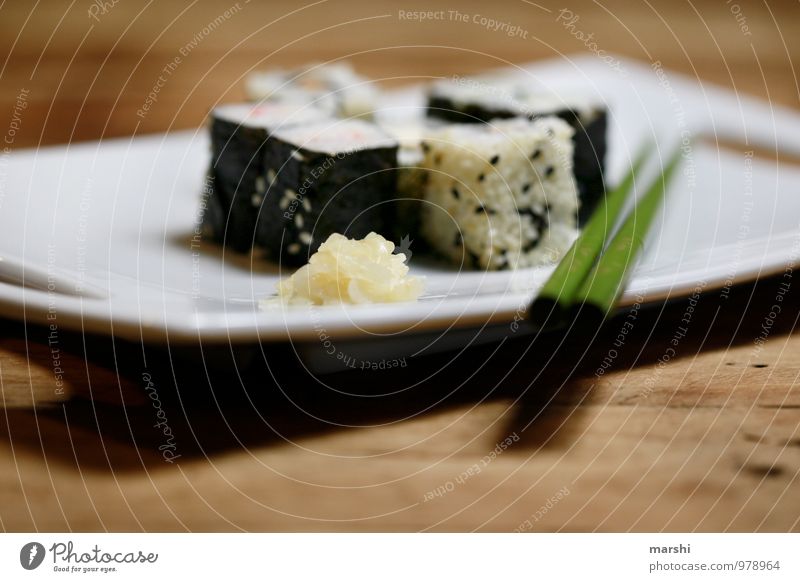 SUSHI GINGER Lebensmittel Ernährung Essen Mittagessen Büffet Brunch Fastfood Fingerfood Sushi Asiatische Küche Gefühle Stimmung Essstäbchen Ingwer Teller