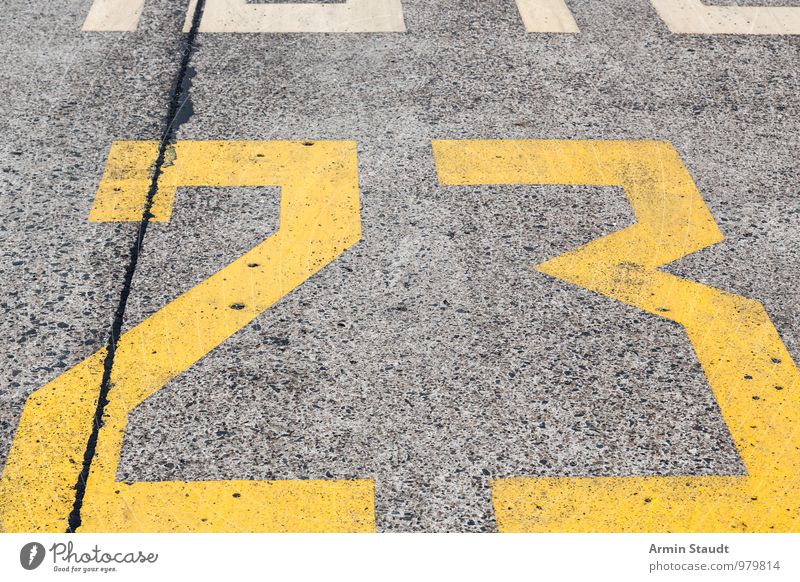 666 Design Flughafen Straße Landebahn Zeichen Schriftzeichen Ziffern & Zahlen einfach nah Originalität retro gelb Idee Ordnung Perspektive Preisschild Rätsel 23