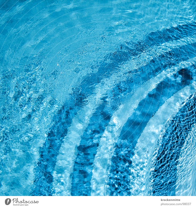 Willkommene Abkühlung Schwimmbad Erfrischung Freizeit & Hobby Ferien & Urlaub & Reisen Hotel Reflexion & Spiegelung Kühlung nass Wasser blau reflektion water