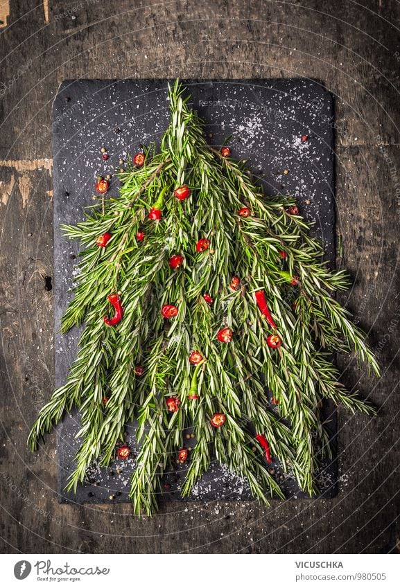 Rosmarin Weihnachtsbaum mit roten Chili-Dekoration Lebensmittel Kräuter & Gewürze Ernährung Stil Design Gesunde Ernährung Freizeit & Hobby Basteln