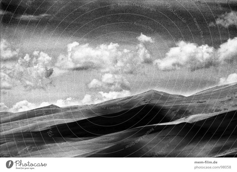 wüstenwolken 1 Himmel Ödland trist Außenaufnahme Wolken Strommast Steppe Utah dunkel USA Regen Amerika Gewitterregen Reiseroute Western Freiheit