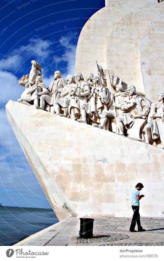 Gegenläufig historisch Portugal Seemann Seeweg Lissabon Denkmal Wahrzeichen blau Stein Heinrich Vasgo da Gama Seemacht Herrscher der Meere Mensch