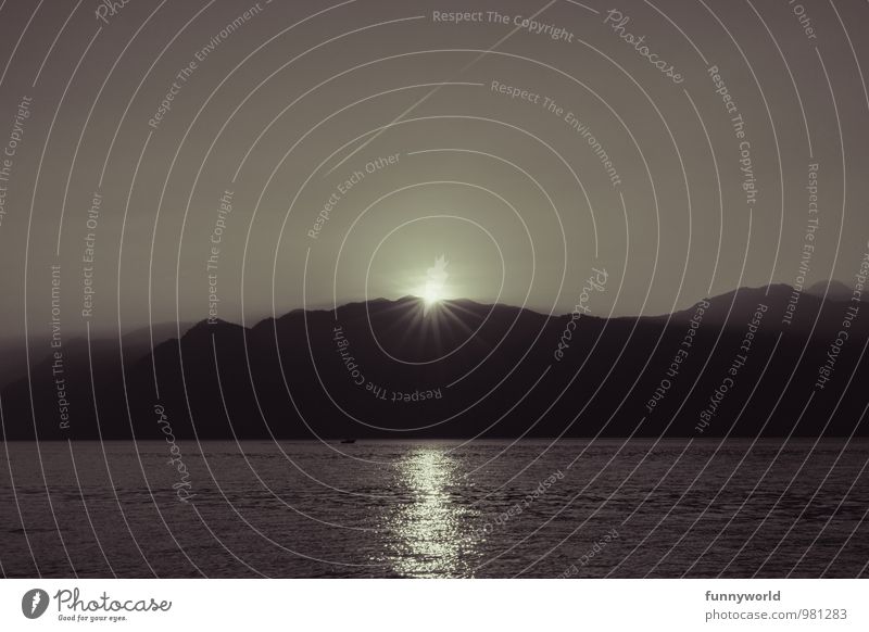 Komet fällt auf Erde Landschaft Wolkenloser Himmel Sonne Sonnenaufgang Sonnenuntergang Sonnenlicht Schönes Wetter Alpen Berge u. Gebirge Küste Seeufer Gardasee