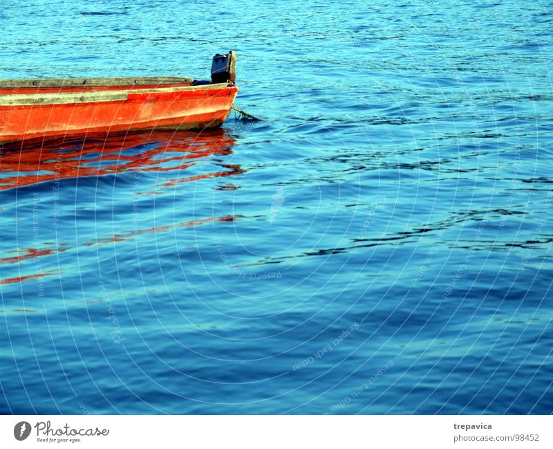 boot I Sommer Holz ruhig Wellen Spiegel Wasserfahrzeug Fischerboot Ferien & Urlaub & Reisen Fluss river orange blau blue water Farbe colours sunny Donau stillee