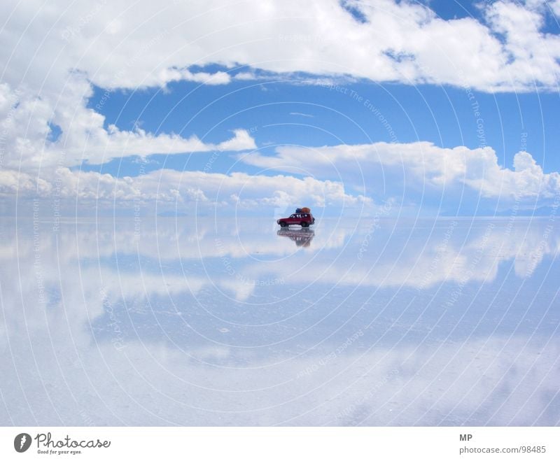 SkyDriver I Himmel Salar de Uyuni Salzsee Spiegel Bolivien Wolken Abenteuer ungeheuerlich springen unten See blau hüpfen durchdrehen Hoffnung Ereignisse