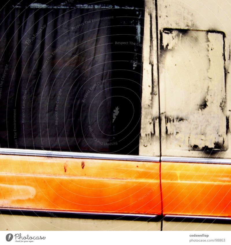doctor and the medics Krankenwagen Fenster Streifen Biegung Verkehr orange window curtain vorhanger stripe 999 Güterverkehr & Logistik fear Angst taxi from hell