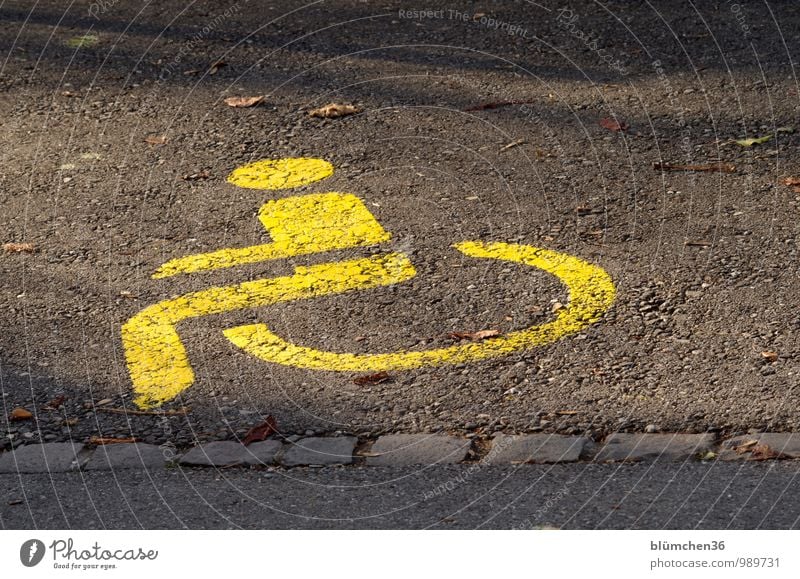 Bitte freihalten!!! Verkehr Personenverkehr Parkplatz Behindertengerecht Fahrzeug PKW Rollstuhl gelb sensibel Hinweis Hinweisschild Schilder & Markierungen