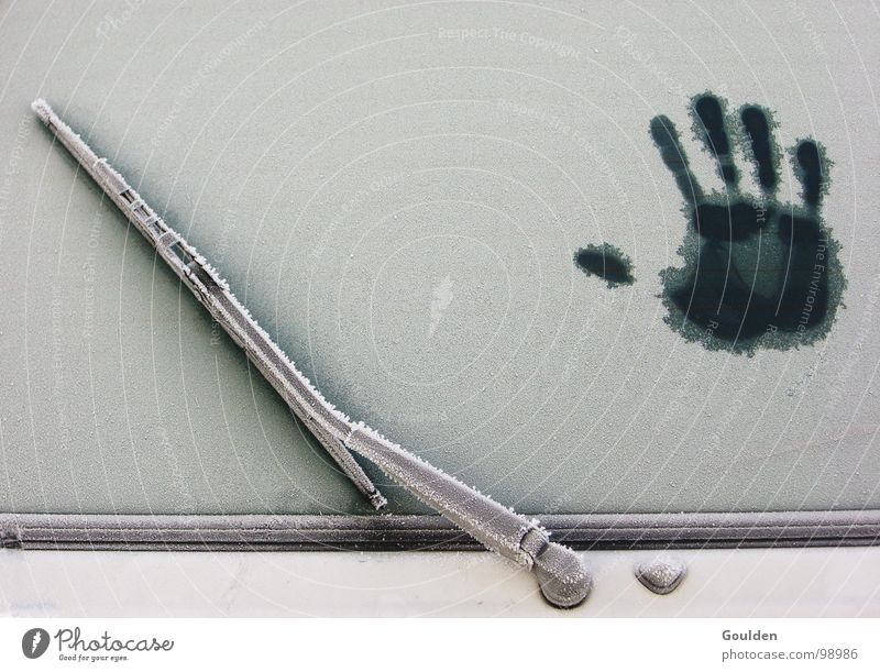 gimme5 Hand Winter Schilder & Markierungen Frost PKW Mensch Technik & Technologie Eis Schutz Wärme Fensterscheibe Wischer Zeichen Abdruck Fingerabdruck Schnee