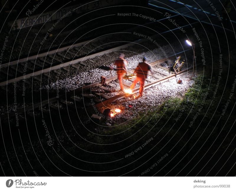 Schienenschweisser I Eisenbahn Gleise Bauarbeiter Nacht dunkel Langzeitbelichtung Schweißen Industrie