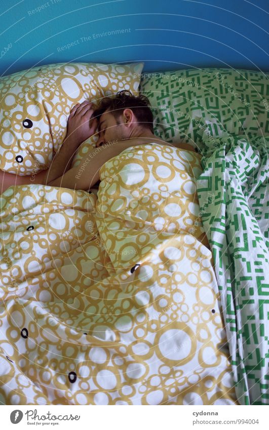 Schlafphase Wohlgefühl Erholung ruhig Bett Schlafzimmer Mensch Junger Mann Jugendliche Leben 18-30 Jahre Erwachsene Freizeit & Hobby Gesundheit Pause träumen