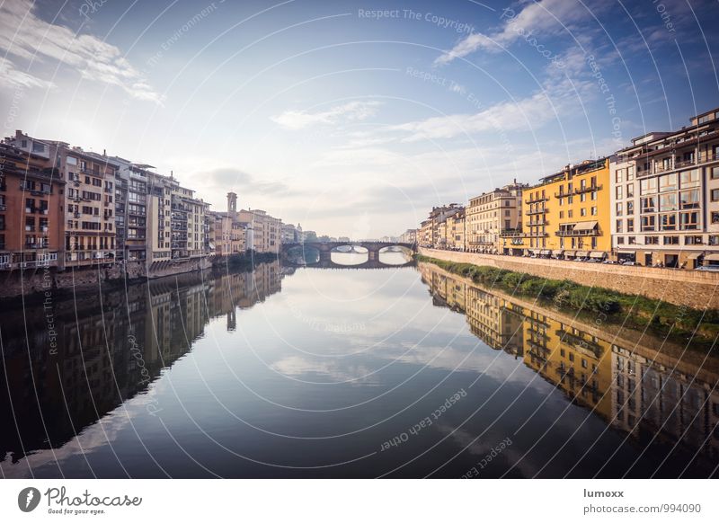 arno Wolken Flussufer Arno Florenz Italien Europa Stadt Stadtzentrum Haus blau braun gelb Farbfoto Außenaufnahme Tag Reflexion & Spiegelung