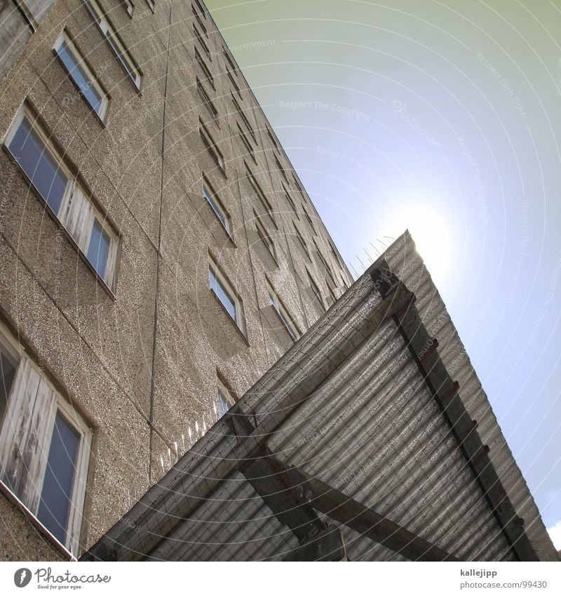 ziggy stardust Hochhaus Balkon Fassade Fenster Wohnanlage Stadt rund Pastellton Beton Etage Selbstmörder Raum Mieter Leben live Ghetto Lüftung