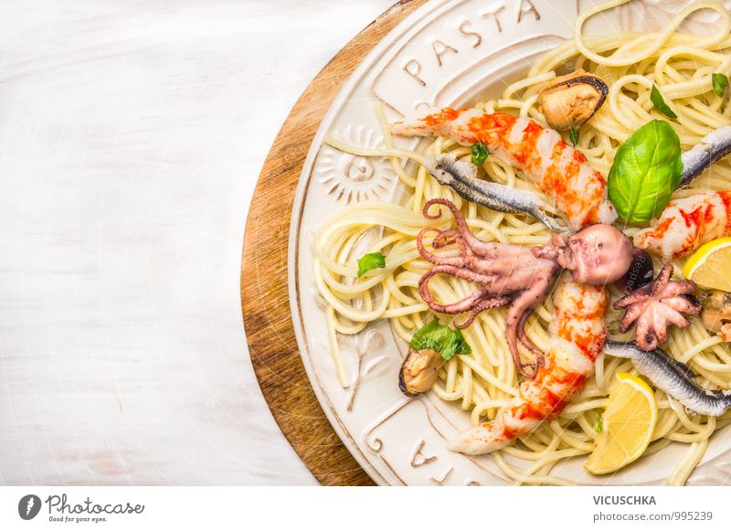 Spaghetti Meeresfrüchte in Teller, Ansicht von oben Lebensmittel Ernährung Mittagessen Abendessen Festessen Stil Design Gesunde Ernährung Küche Restaurant gelb
