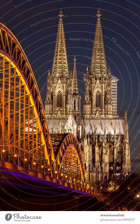 Kölner Dom Architektur Kirche Sehenswürdigkeit Glaube Religion & Glaube Farbfoto Außenaufnahme Abend Dämmerung Nacht Starke Tiefenschärfe
